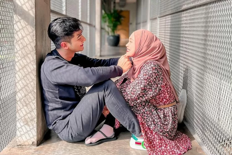 Seperti anak mami, begini isi perjanjian pra nikah Ria Ricis yang diminta Teuku Ryan: Daripada ribut