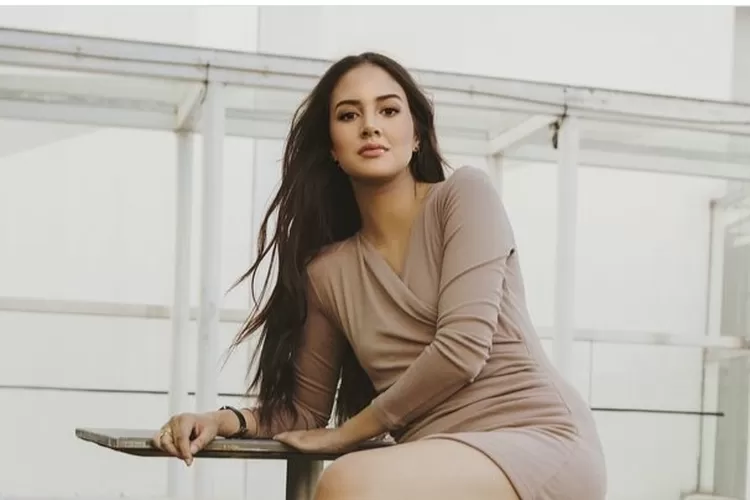 Aurelie Moeremans unggah foto dengan wajah mengelupas di Instagram pribadi, netizen ramai mengomentari