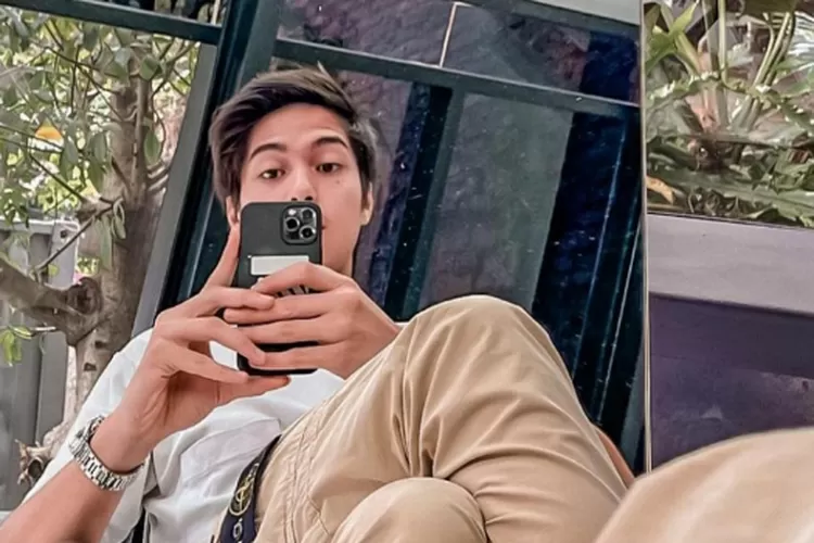 Sering dijodohkan dengan banyak artis cantik oleh netizen, begini respon tak acuh dari El Rumi