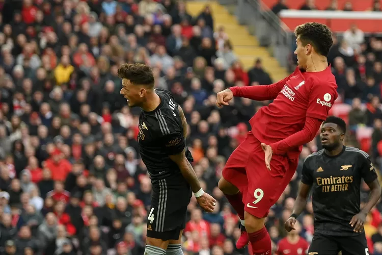 Banjir kartu kuning, laga Liverpool vs Arsenal berakhir dengan hasil imbang