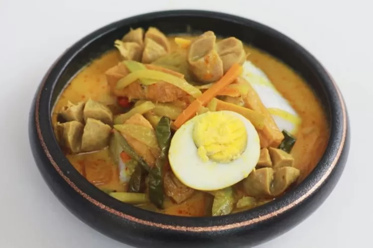 Menu Lebaran: Ketupat sayur bakso,  resep masakan khas Betawi ini wajib ada saat Idul Fitri