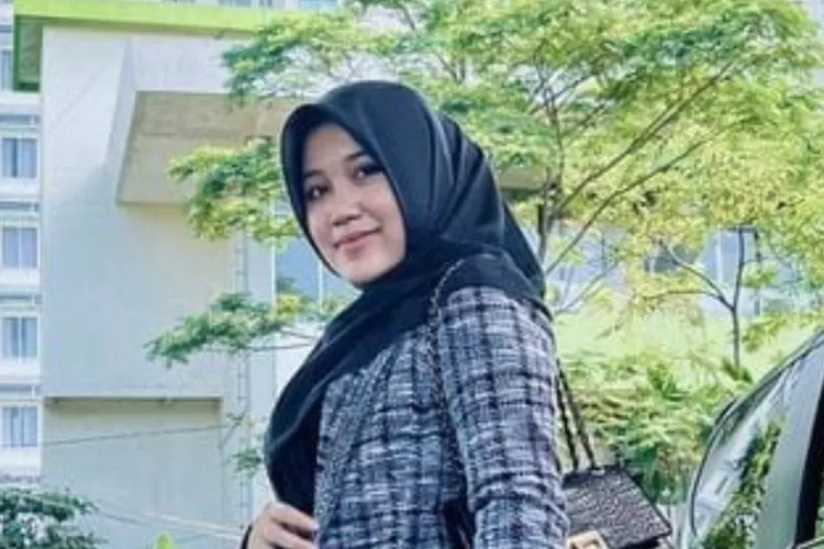 Cerita Malam pertama viral, Lutfiana Ulfa tetiba kunci akun Instagram dan bagikan potret Ummi Pujiono sedang..