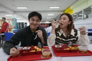 Ada salmon donburi di kantin sekolah Livy Renata, Jerome Polin: Nggak nyangka bisa makan begini di sekolah