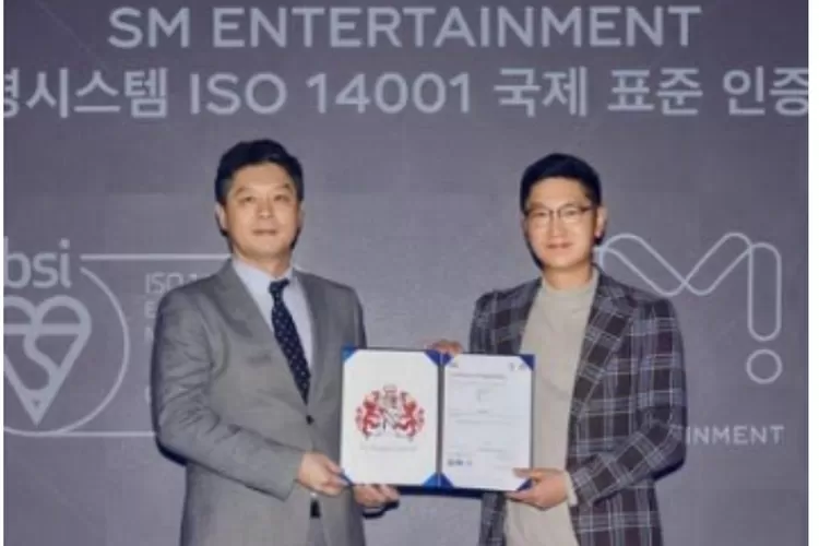 Kisruh SM Entertainment berlanjut usai Lee Soo Man mundur, kini muncul dugaan korupsi oleh sosok ini