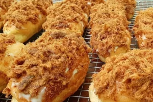 Resep roti abon ala BreadTalk anti gagal, teksturnya lembut topingnya gurih yuk buat