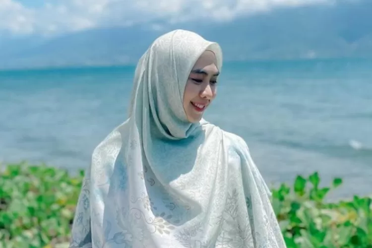 Memasuki penghujung bulan Ramadhan 2023, Oki Setiana Dewi ungkap perasaannya sambut lebaran tanpa sosok ayah