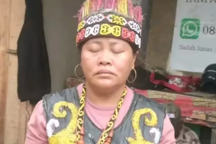 Wanita yang ngaku pasien Ida Dayak ngeluh gagal disembuhkan, netizen bela dengan cara ini: Jangan salahkan