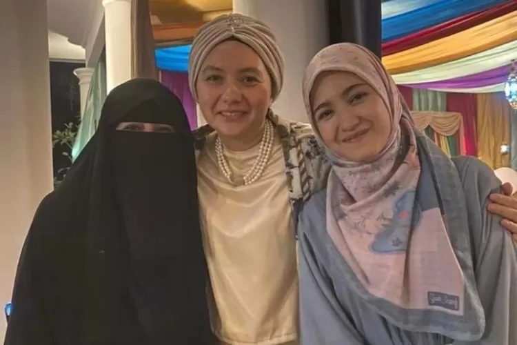 Umi Pipik foto bareng Cut Syifa, netizen langsung auto jodohkan dengan Abidzar: Cocok sama Abi um