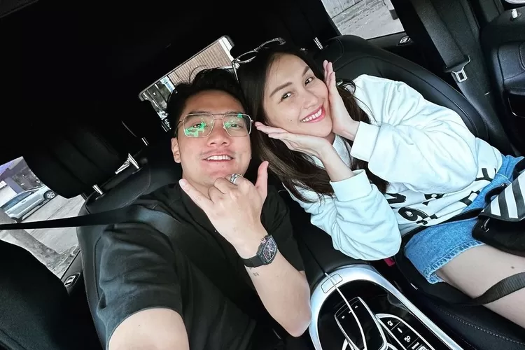 Heran Ayu Ting Ting pengin dijodohkan dengan anaknya, Ibu Boy William: Demen sama dia?