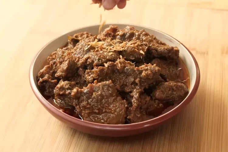 Menu Lebaran: Resep rendang jawa empuk yang manis dan gurih untuk teman makan ketupat ala Devina Hermawan