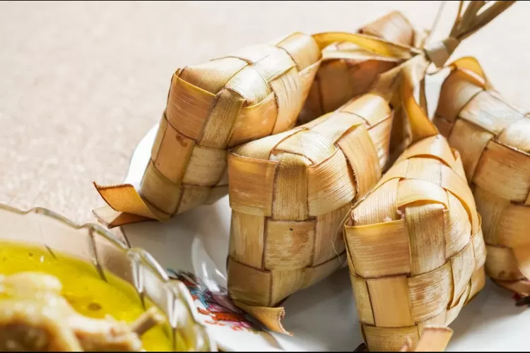 Menu Idul Fitri: Cara praktis bikin ketupat, cepat cuma 40 menit nasi tak perlu diaron, padat tapi tetap pulen