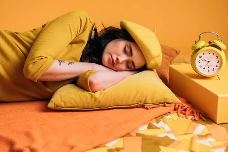 Ogah tidur gegara takut bablas? Inilah somniphobia, ketakutan tidur ekstrem yang disebabkan karena hal-hal ini