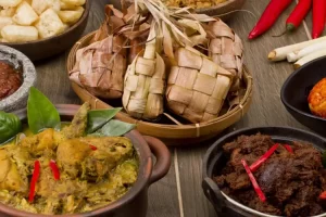 Tips atasi mual karena terlalu banyak makan santan ketupat di menu Hari Raya Idul Fitri