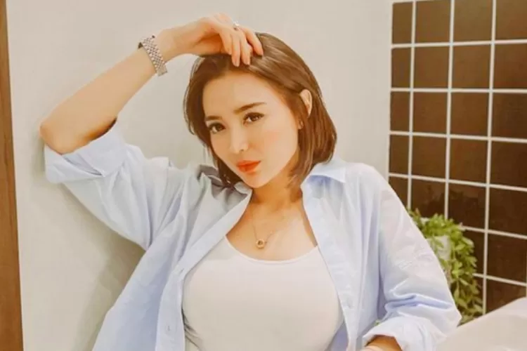 Enggak seperti yang terlihat di layar kaca, ini 7 foto Wika Salim hot maksimal yang bisa bikin dengkul gemetar