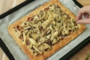 Bingung libur nggak ngapa-ngapain? Cobain resep Pizza Krispy Jamur, renyah dan gurih cocok temani liburan kamu