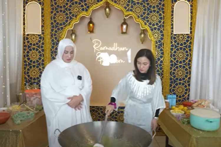 Masak besar untuk santri, Tasyi Athasyia dan Jessica Jane berbagi resep nasi kebuli ayam