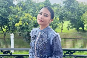 Prilly Latuconsina masak rendang 8kg untuk perayaan Idul FItri 2023,  warganet: Mantu idaman banget!