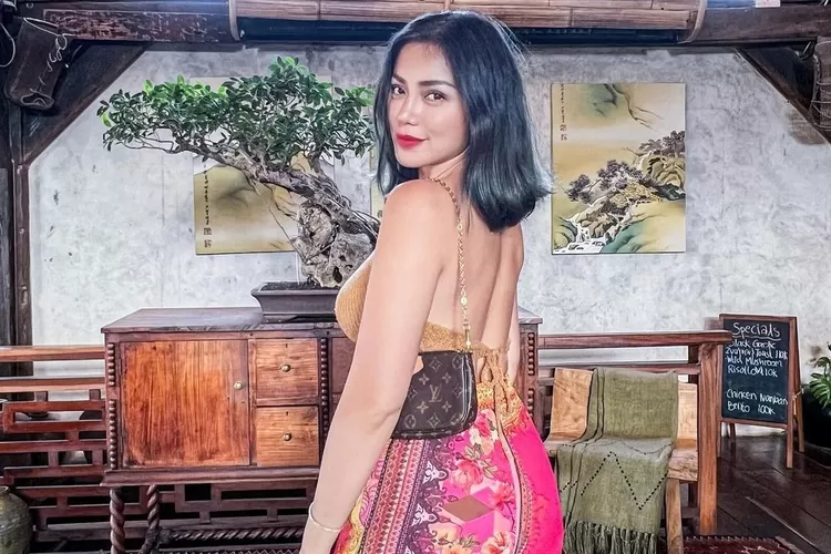 Unggah foto pasca oplas, Jessica Iskandar malah disebut mirip Mayang hingga sosok transgender yang satu ini