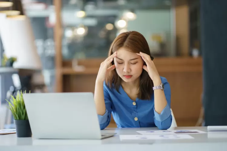 Kenapa perempuan lebih sering overthinking ? Inilah 6 tips untuk kamu agar bisa berhenti overthinking  