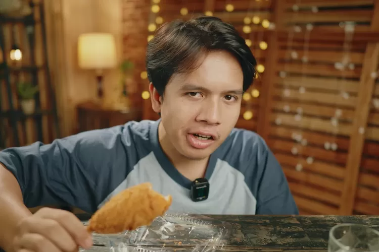 Cobain beberapa sad food dari resto yang sama, food vlogger Mamank Kuliner: Parah, adonannya masih mentah!