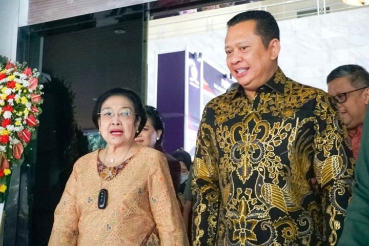 Bamsoet dan Megawati usai menghadiri Peluncuran 58 Judul Buku Dalam Rangka Hari Jadi ke-58 Lemhannas di Jakarta, Sabtu (20/5/23).