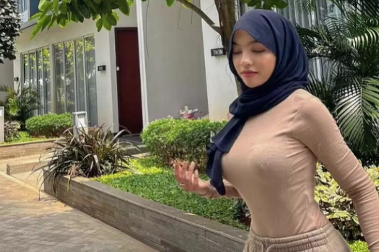 Selebgram Oklin Fia punya payudara besar walaupun berhijab, menuai komentar netizen