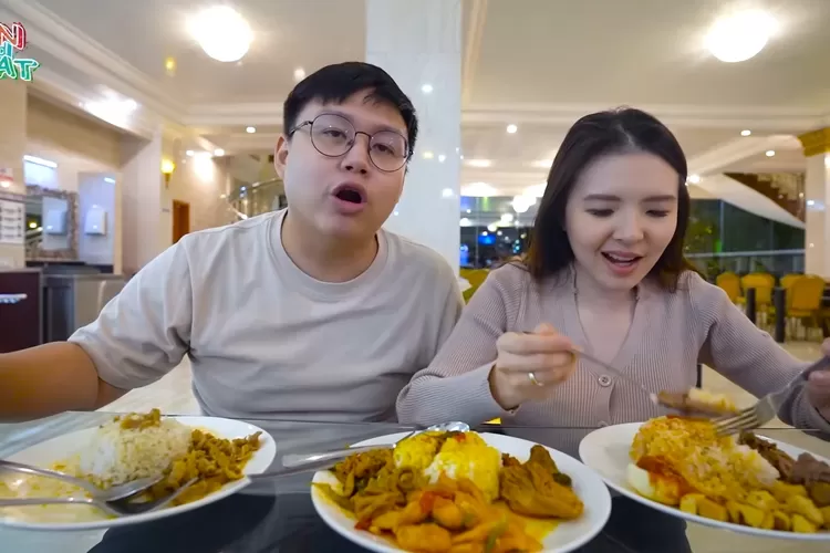 Ken and Grat review restoran di puncak yang semua menunya serba 10 ribu, es teh nya seharga nasi gudeg…