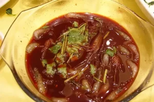 Sempet viral nongol di film Hidden Blade, ini sajian drunken shrimp udang yang disantap hidup hidup di China