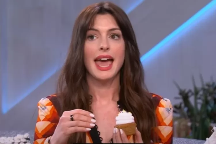 Wow! Cupcake hack ala Anne Hathaway, dijamin anti belepotan, kamu gak akan nyangka begini caranya