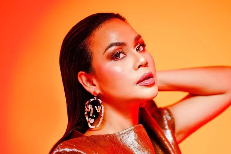 Agnez Mo dihujat netizen, Melaney Ricardo angkat suara dan beri pujian ke penyanyi tersebut: Gila ya!