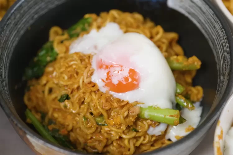 Resep indomie bangladesh yang lagi viral makanan kesukaan sejuta umat di Indonesia, yuk kita buat di rumah!