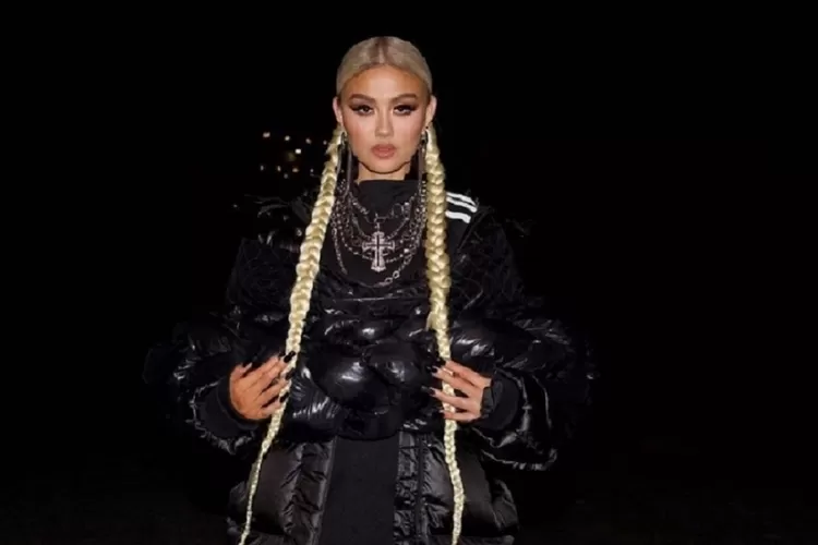 Tak hanya bucin, Agnez Mo kedapatan idealis saat jalani hubungan dengan sosok ini: Lo harus gini-gini…