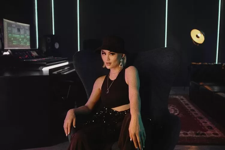 Dikenal punya arogansi tinggi, Agnez Mo dirangkul Titi DJ buat kolaborasi, ternyata ini alasannya