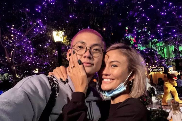 Lebih muda 5 tahun, begini gaya pacaran ala dewasa Adam Rosyadi dan Agnez Mo, tak segan lakukan ini