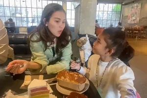 Review pastry di Cafe Magnate milik ayah Jimin BTS, Ayu Ting Ting gagal paham bedain roti kacang dan roti keju