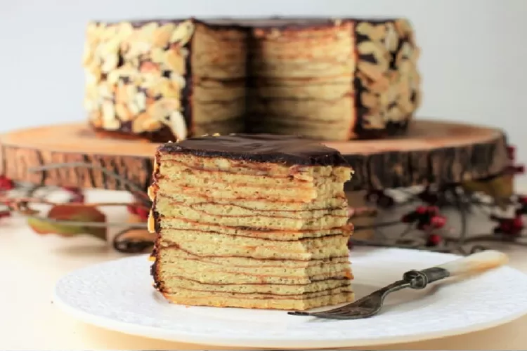 Baumkuchen, kue asal Jerman yang populer di Jepang ini sering dibandingkan dengan kue lapis legit Indonesia