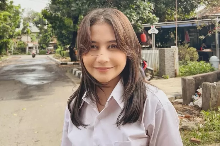 Polos banget, Prilly Latuconsina pernah beli alat kontrasepsi rasa stroberi saat masih SMP: Bayangin ya…