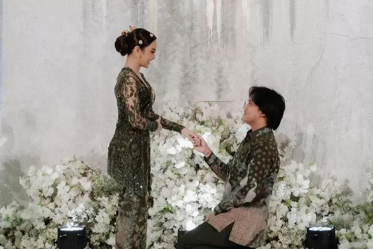 Rizky Febian dan Mahalini resmi tunangan, doa Putri Delina segera terkabul: Maunya cepat-cepat nikah!