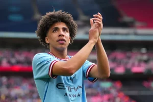 Tampil cukup mengesankan di musim debutnya, Rico Lewis akan dapat kontrak baru dari Man City