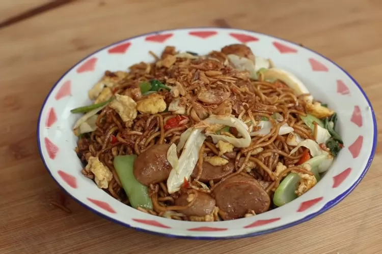 Resep mie goreng tek tek ala abang-abang nasgor yang beraroma khas dan bikin nagih, simple banget buatnya!