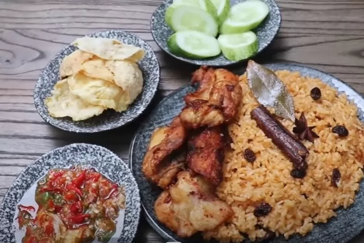 Resep nasi kebuli ayam ala Chef Devina Hermawan, super praktis cuma pakai rice cooker, wajib dicoba!