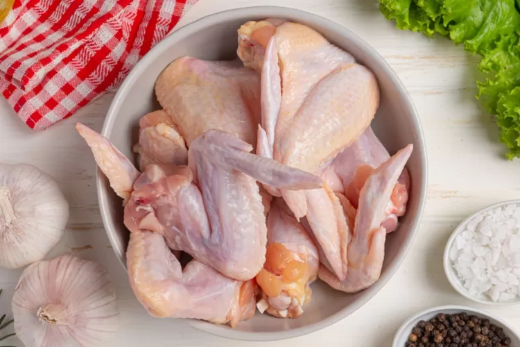 Jangan sembarangan! Ini 5 langkah mengolah daging ayam mentah yang baik agar terhindar dari penyakit berbahaya
