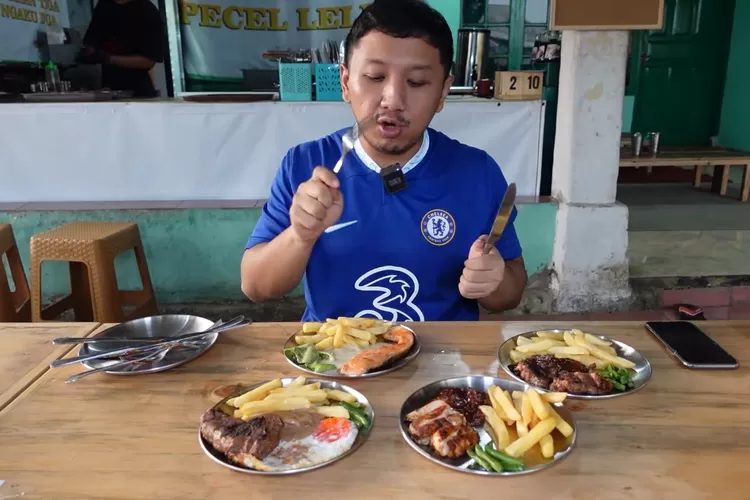 Steak kampung cuma Rp25 ribu pakai daging tenderloin dari Aussie, food vlogger Boengkoes: Beneran daging?