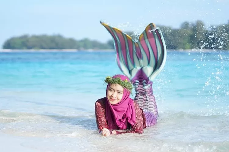 Jago! Gaya Ria Ricis berenang ala putri duyung professional, tahan lama dalam air sampai bikin kecup gelembung