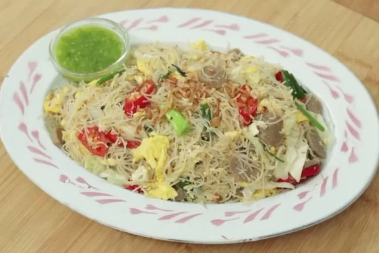 Bihun goreng putih: Nikmati kelezatan menu sehari-hari dengan resep rahasia dan aroma wangi yang spesial