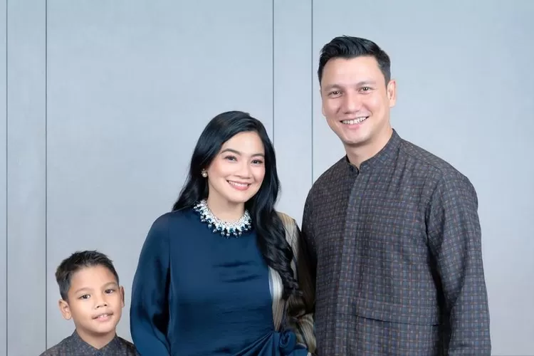 Disebut ciuman di lobby dengan selain Titi Kamal, begini respons datar Christian Sugiono: Interview ke..