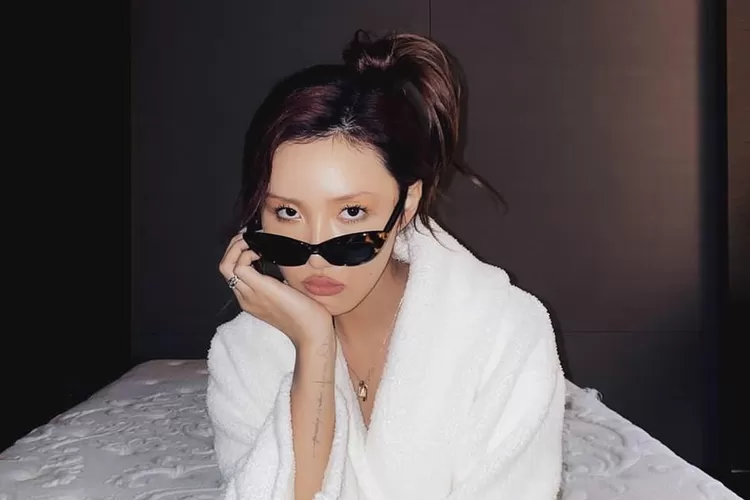 Bagian sensitifnya disentuh penonton, begini reaksi Hwasa MAMAMOO