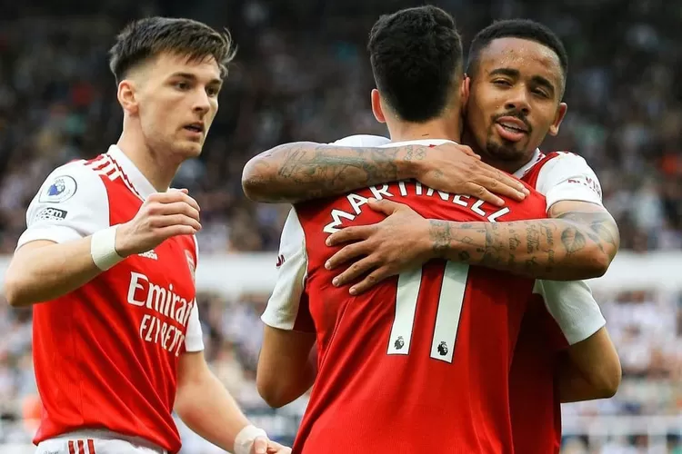 Ribuan fans Arsenal tinggalkan Stadion Emirates setelah asa gelar juara Liga Inggris dihancurkan Brighton