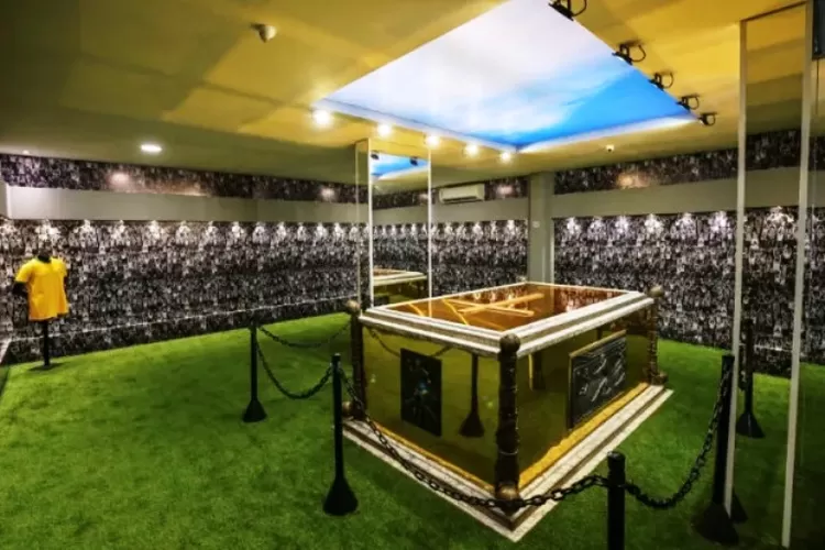 Makam Pele Berlapis Emas di Santos Brasil Dibuka untuk Umum