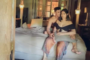 Jessica Iskandar dinyinyir warganet gegara unggah foto intim dengan Vincent Verhaag, Jedar: Atur posisi..